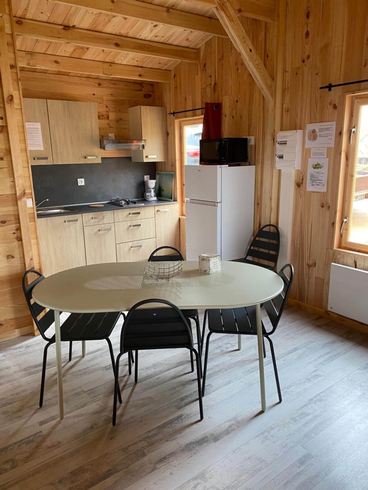 Camping Le Montbartoux Vollore-Ville Eksteriør billede